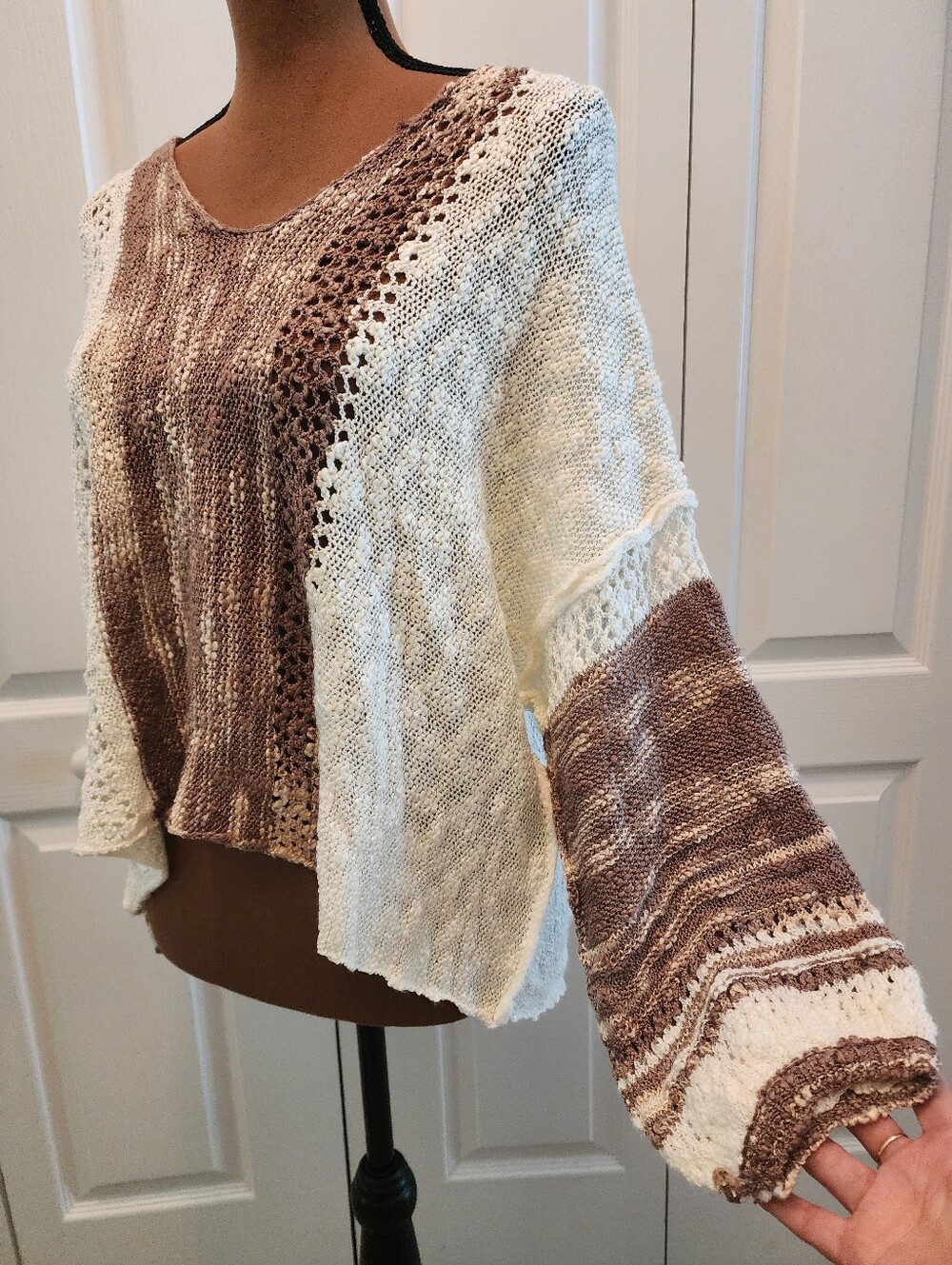 Angie Boutique Kelsey Lightweight Cream & Taupe Knit Crop Sweater Casual V-Neck - Picture 5 of 7